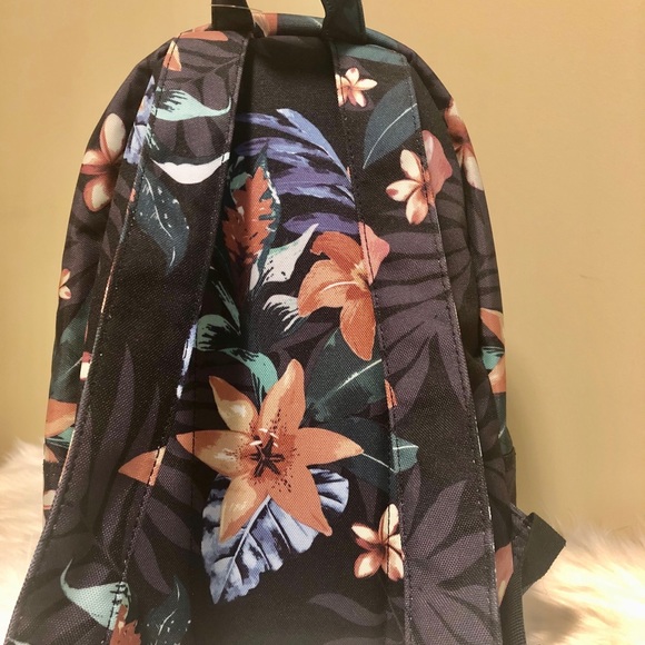 ❌SOLD❌ Herschel backpack - Picture 3 of 5